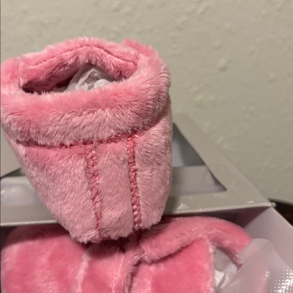 UGG Soft Pink Infant Booties - Picture 5 of 7